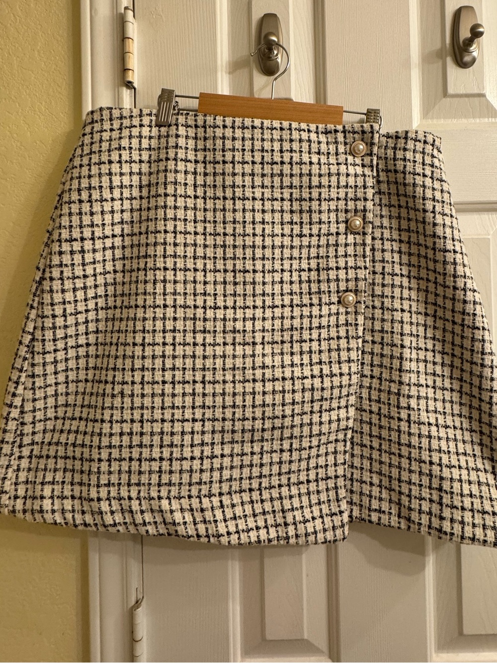 Plaid Tweed Mini Skirt with Pearl Buttons - Cream & Black